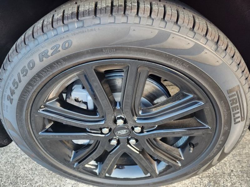 2024 Ford Edge ST-Line photo 18
