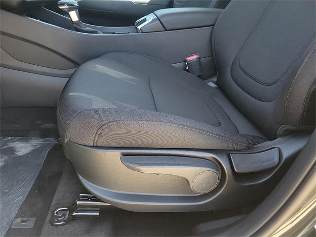 2025 Hyundai Tucson SE photo 13