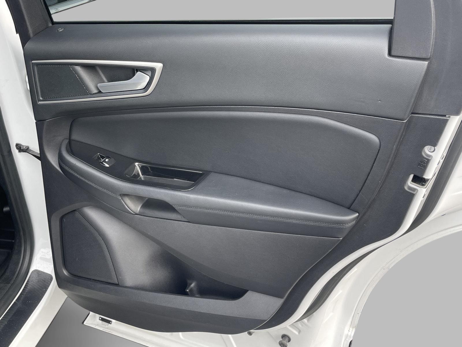 2019 Ford Edge SEL photo 17