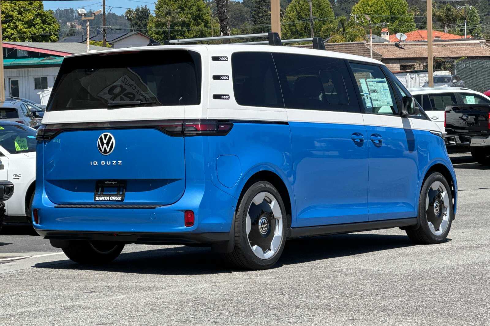 2025 Volkswagen ID. Buzz Pro Plus photo 4