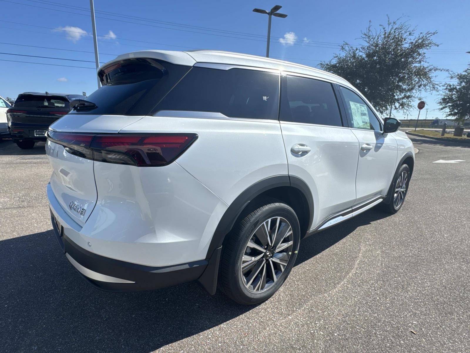 2026 Infiniti QX60 Luxe AWD photo 4