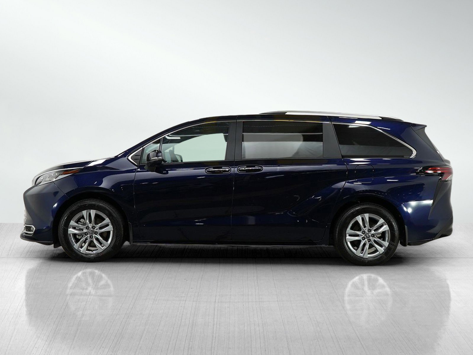 Used 2025 Toyota Sienna Limited with VIN 5TDZSKFC0SS191577 for sale in Bloomington, Minnesota