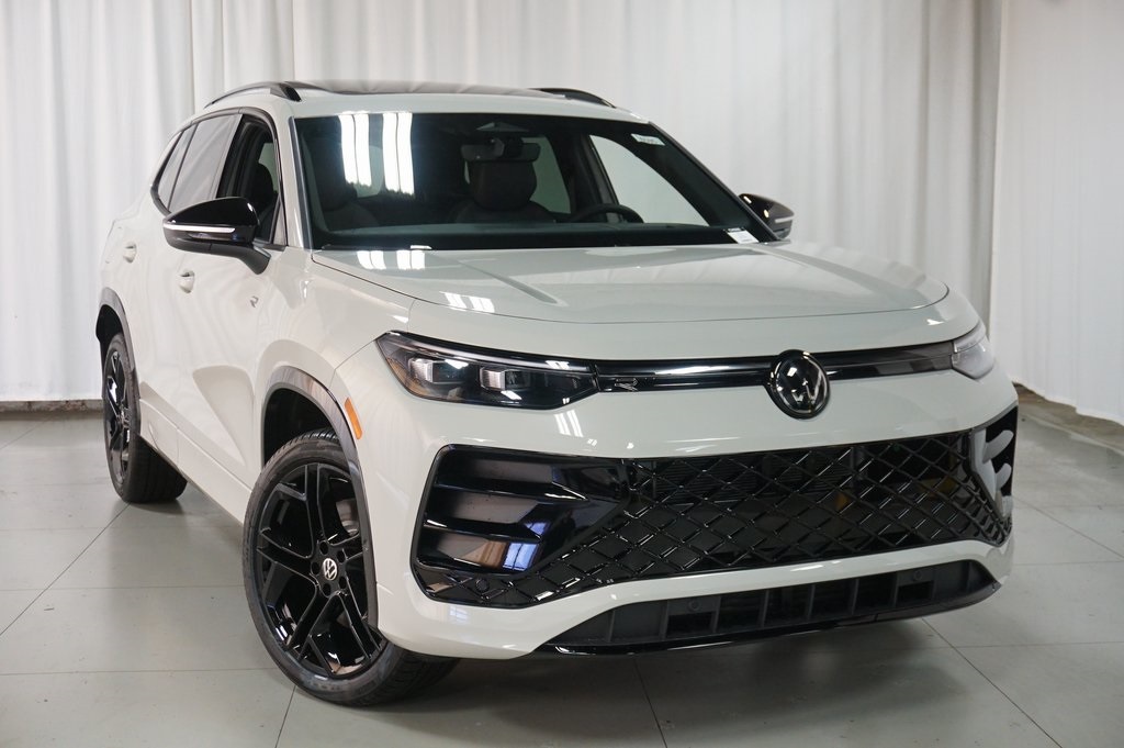 2025 Volkswagen Tiguan SE R-Line Black photo 2