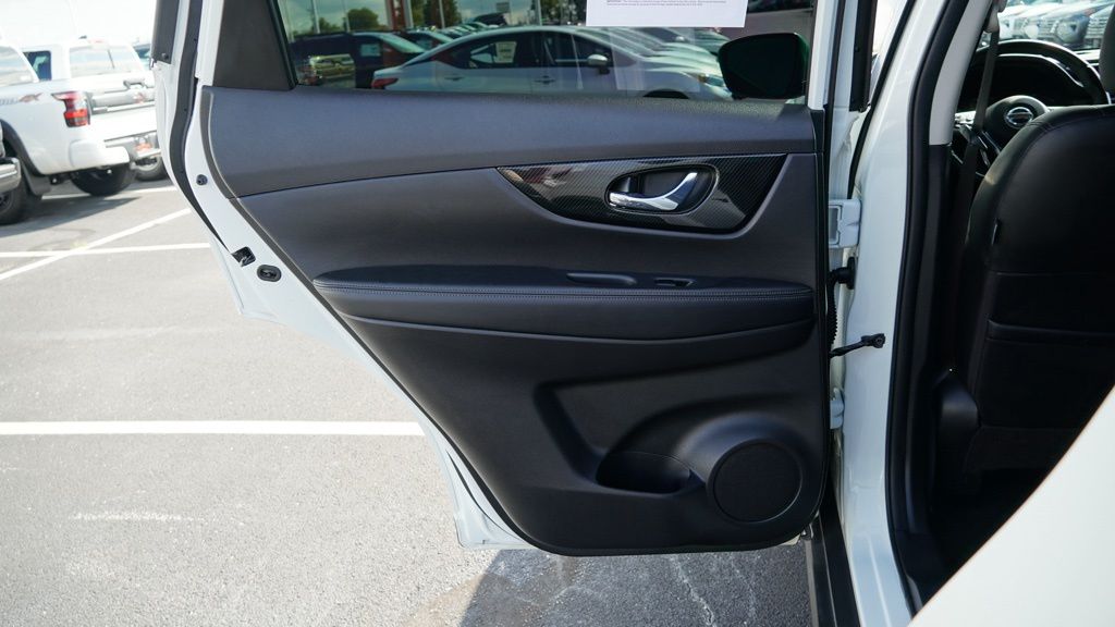 2018 Nissan Rogue SL photo 17