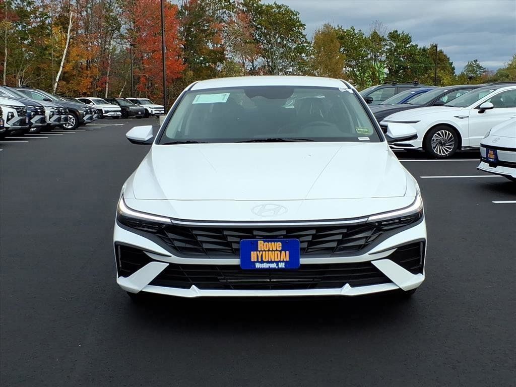2025 Hyundai Elantra SE photo 2