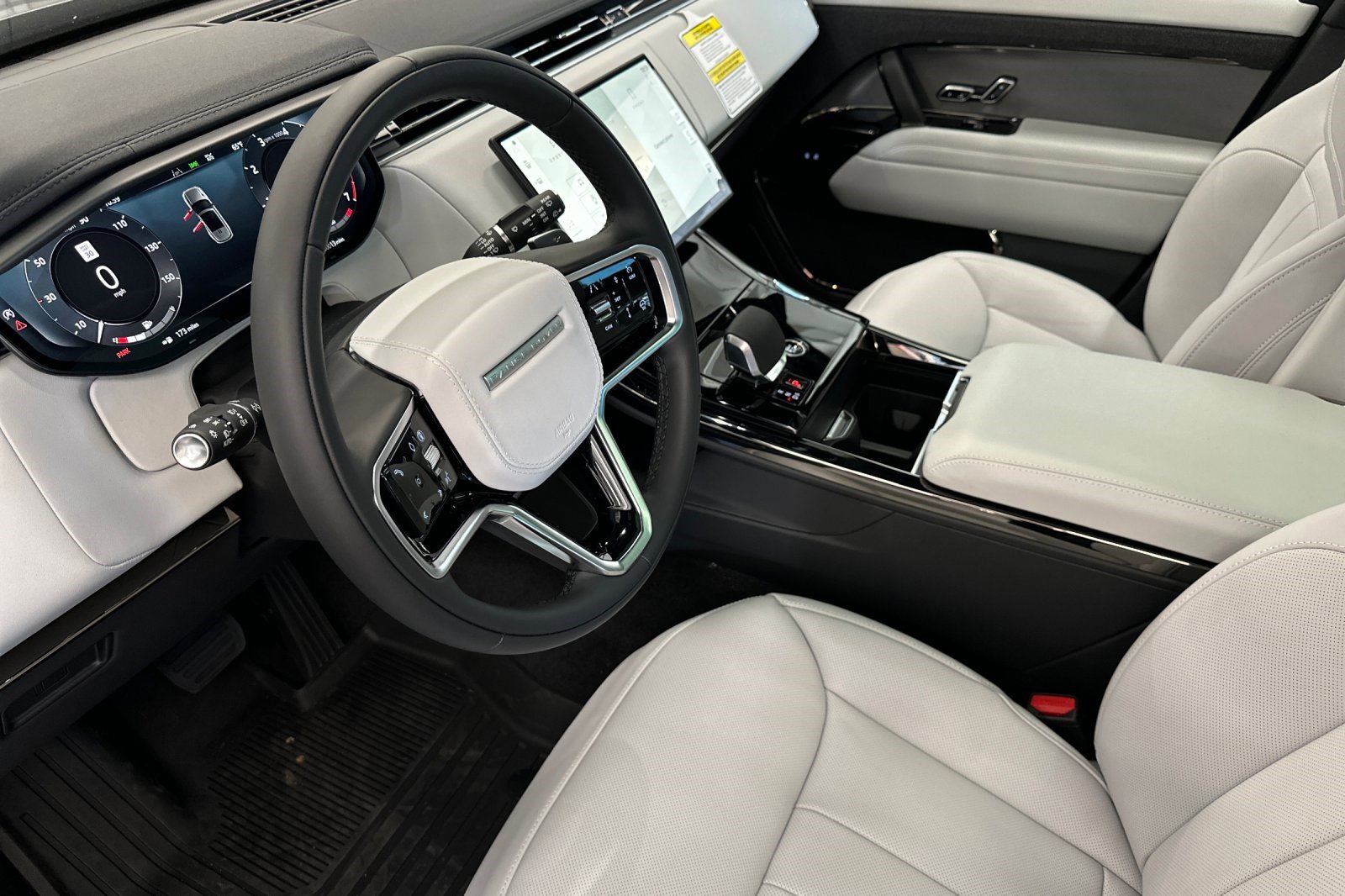 2025 Land Rover Range Rover Sport P360 SE photo 3