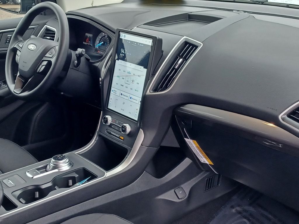 2024 Ford Edge SE photo 6