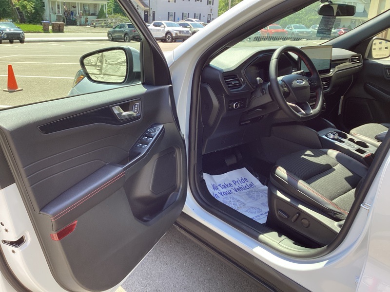 2025 Ford Escape Hybrid ST-Line Select photo 27
