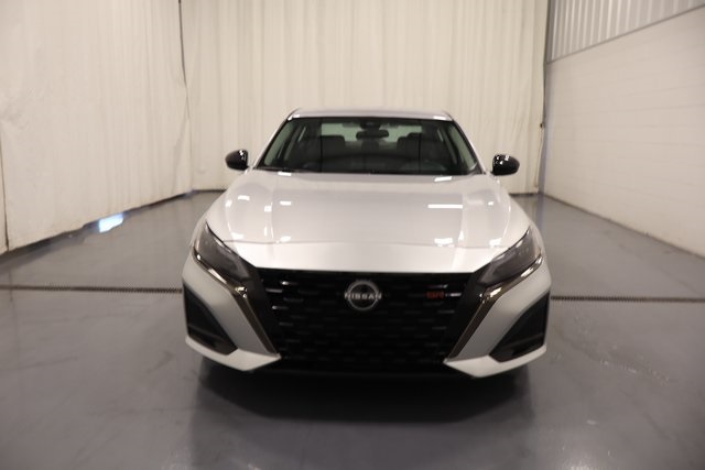 2024 Nissan Altima 2.5 SR photo 3
