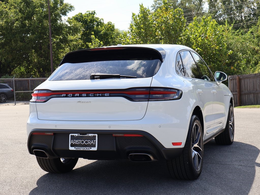2025 Porsche Macan T photo 8