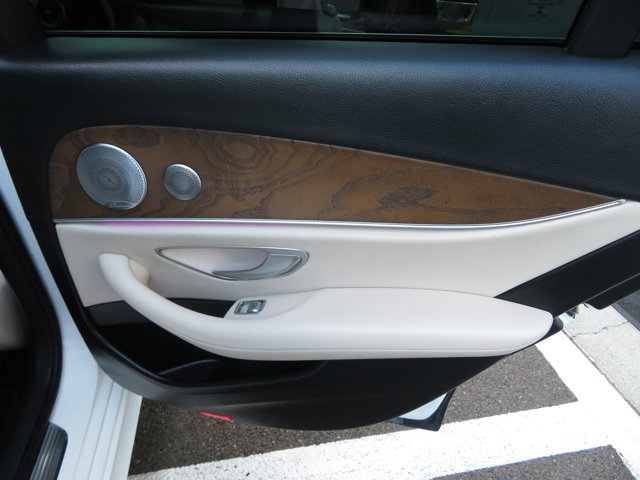 2018 Mercedes Benz E 300 photo 9