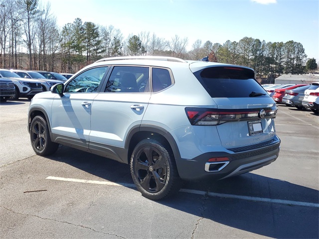 2025 Volkswagen Taos SEL photo 4