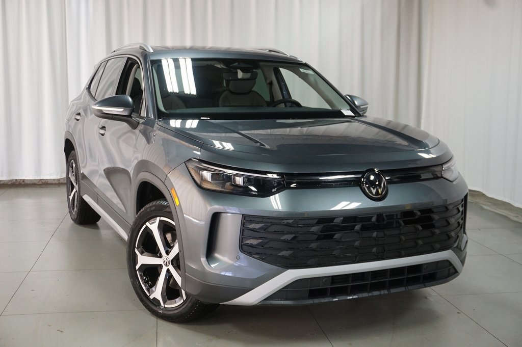 2025 Volkswagen Tiguan SE photo 2