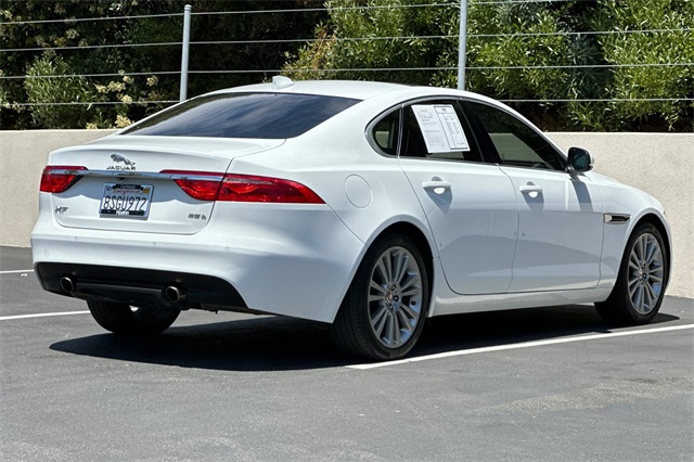 2020 Jaguar XF 25t Prestige photo 5