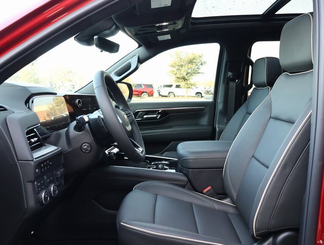 2025 Chevrolet Suburban Premier photo 10
