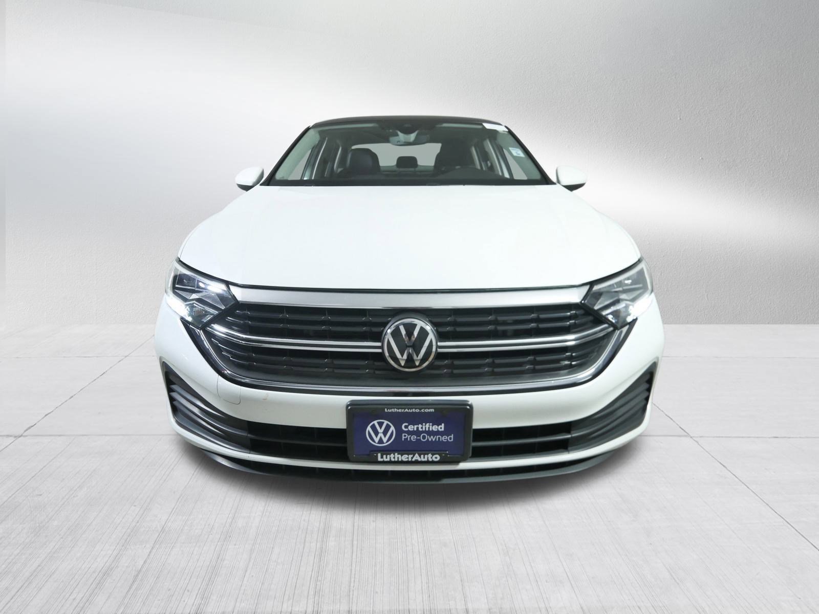 2022 Volkswagen Jetta SE photo 2