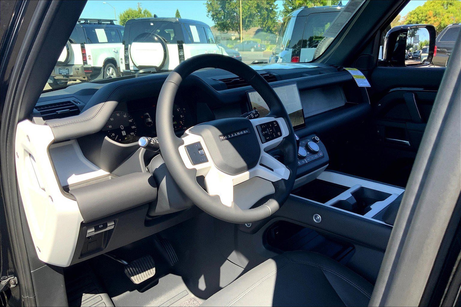 2025 Land Rover Defender 110 X-Dynamic SE photo 8