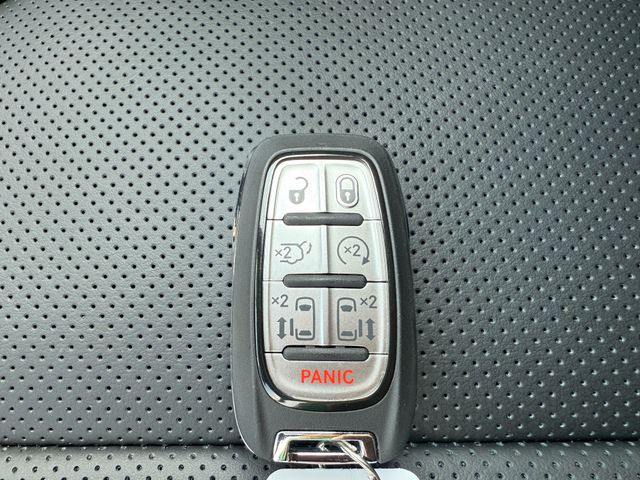 2026 Chrysler Pacifica Limited photo 8