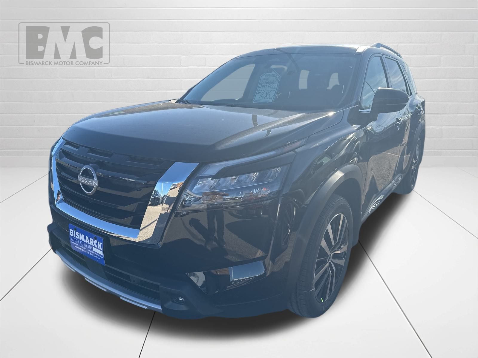 2025 Nissan Pathfinder Platinum's photo