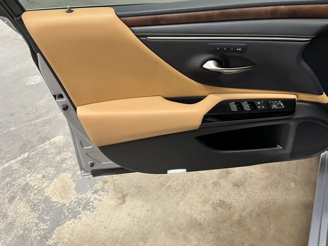 2022 Lexus ES 350 photo 17