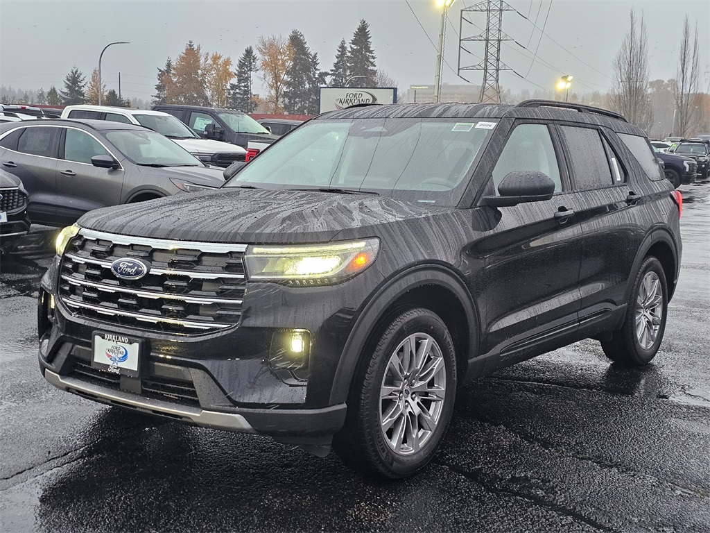 2026 Ford Explorer photo 2