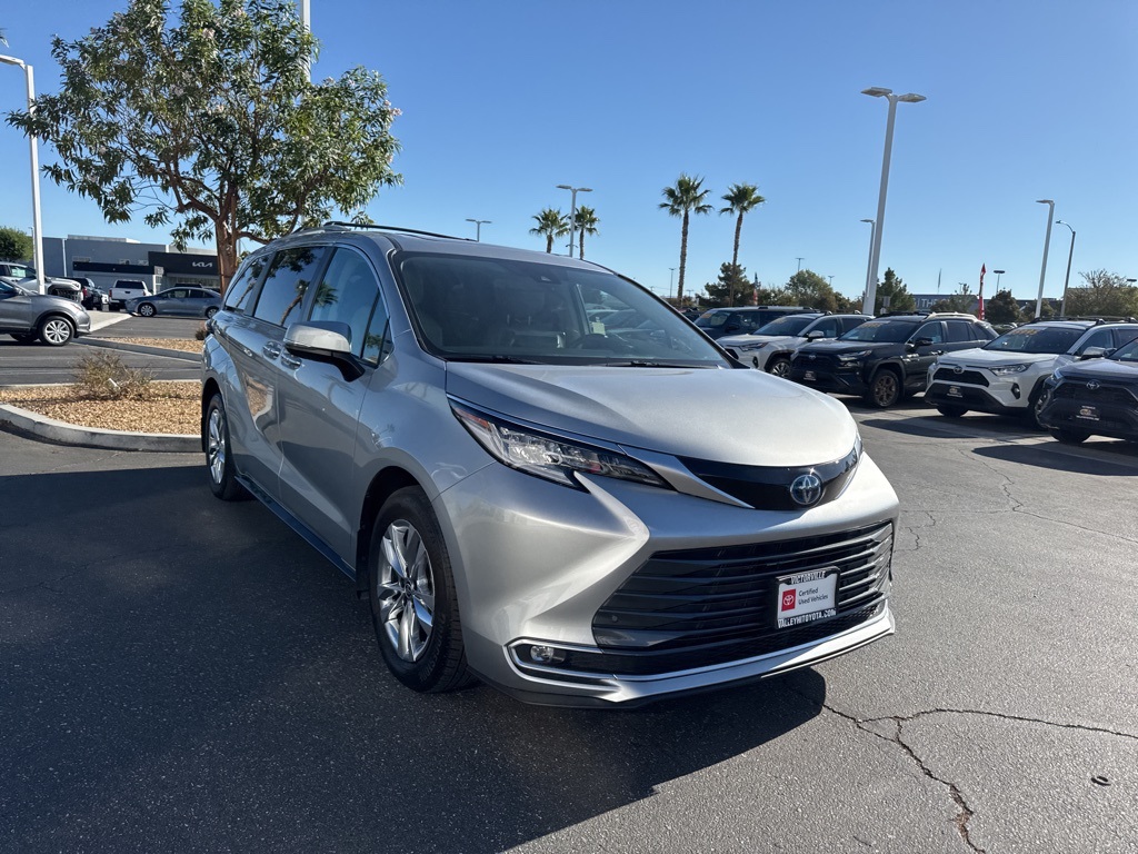 2023 Toyota Sienna Limited photo 3
