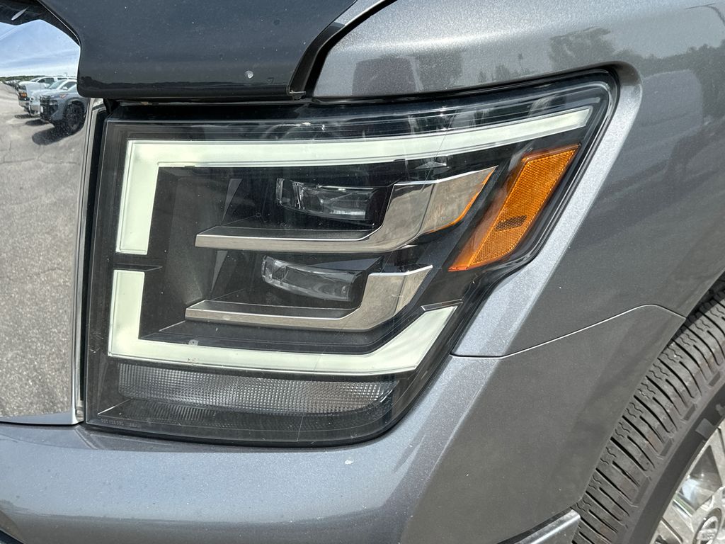 2021 Nissan Titan SL photo 7