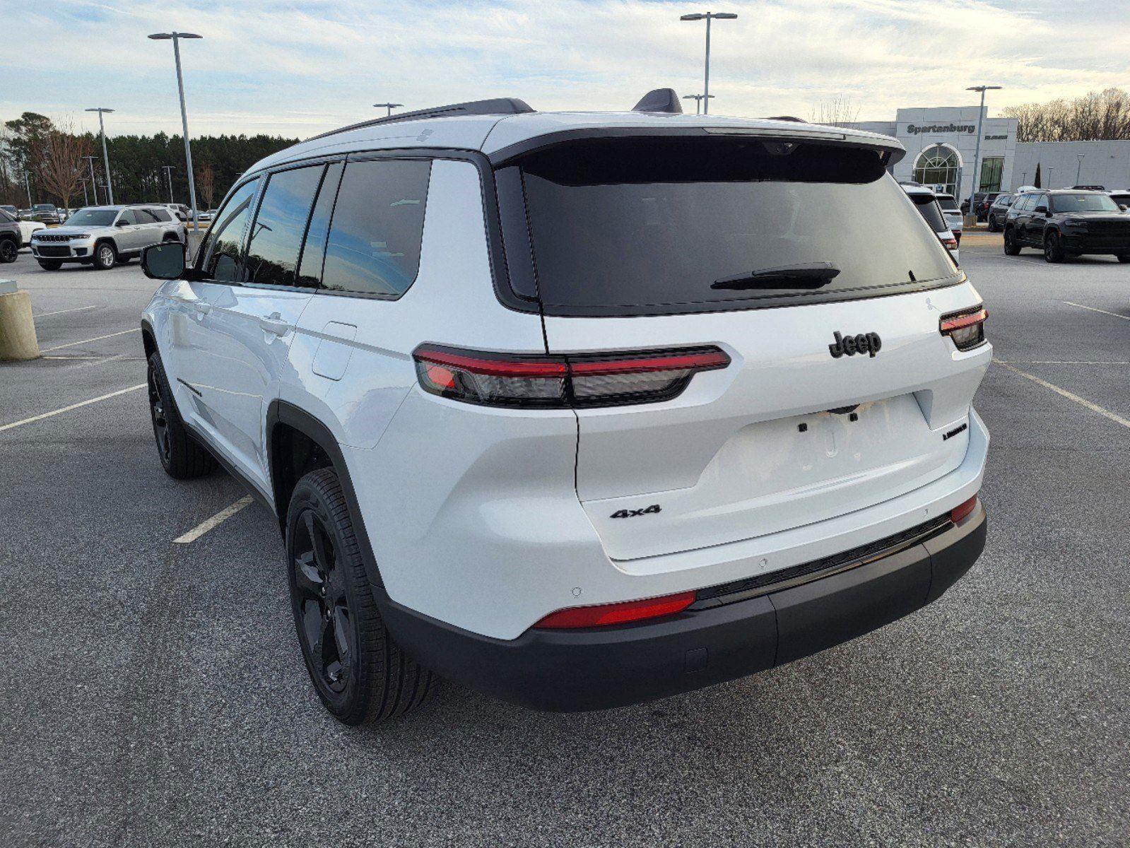 2025 Jeep Grand Cherokee Limited photo 2