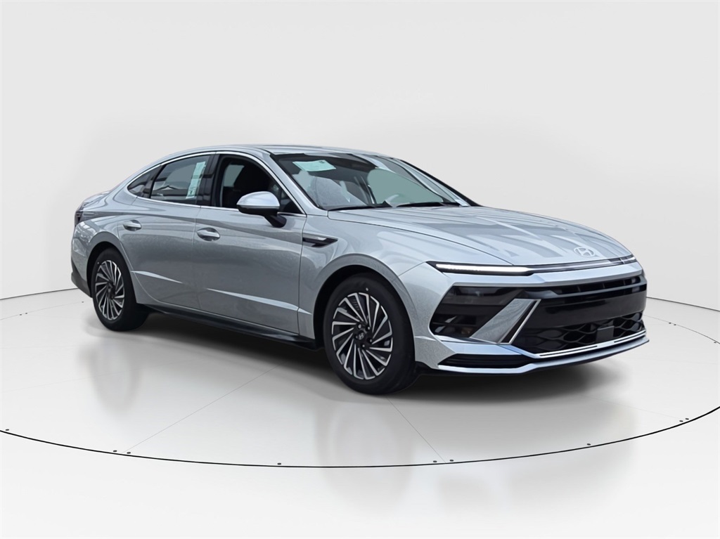 2025 Hyundai Sonata Hybrid SEL photo 2