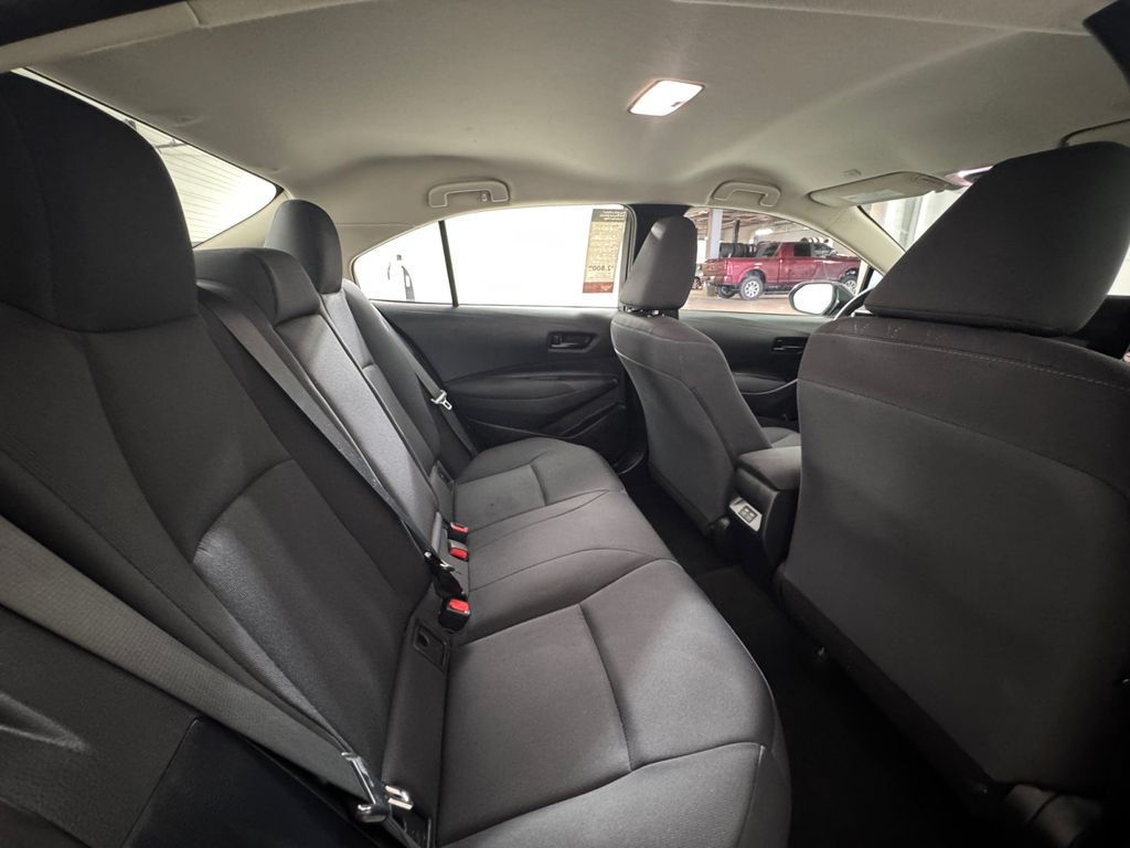 2023 Toyota Corolla LE photo 17