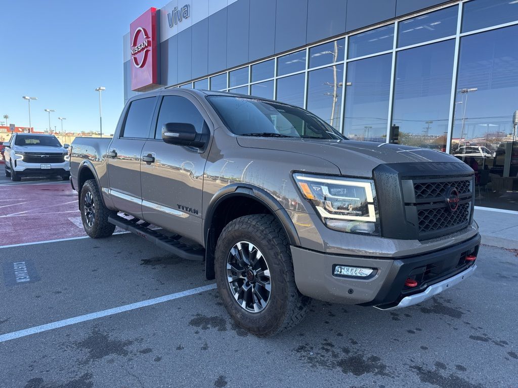 Nissan Titan PRO-4X Crew Cab 4WD