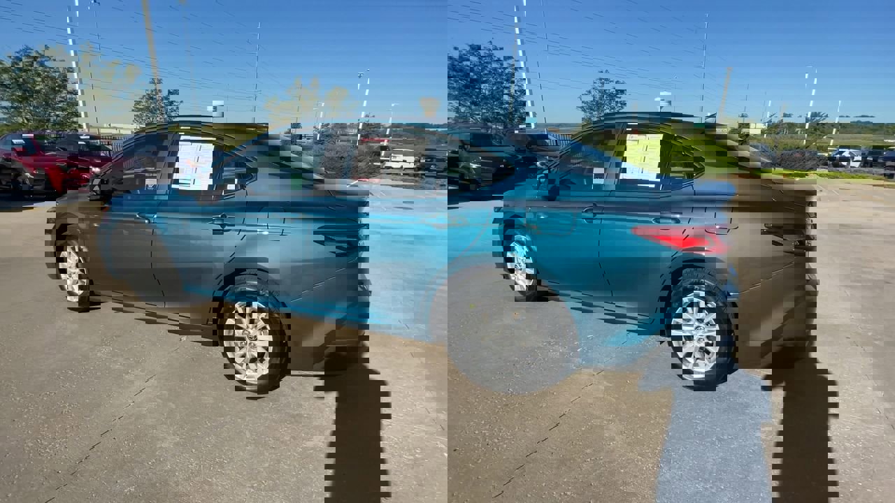 2025 Toyota Camry LE photo 4