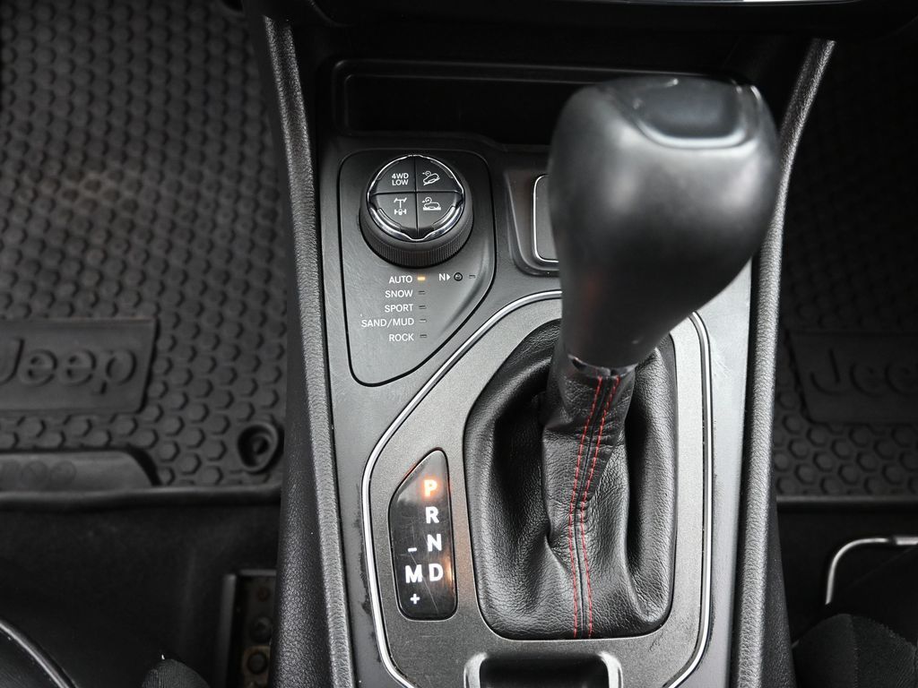 2019 Jeep Cherokee Trailhawk photo 13