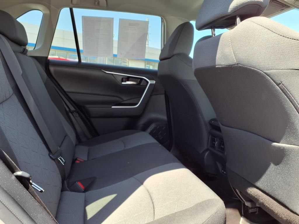 2022 Toyota RAV4 XLE photo 12