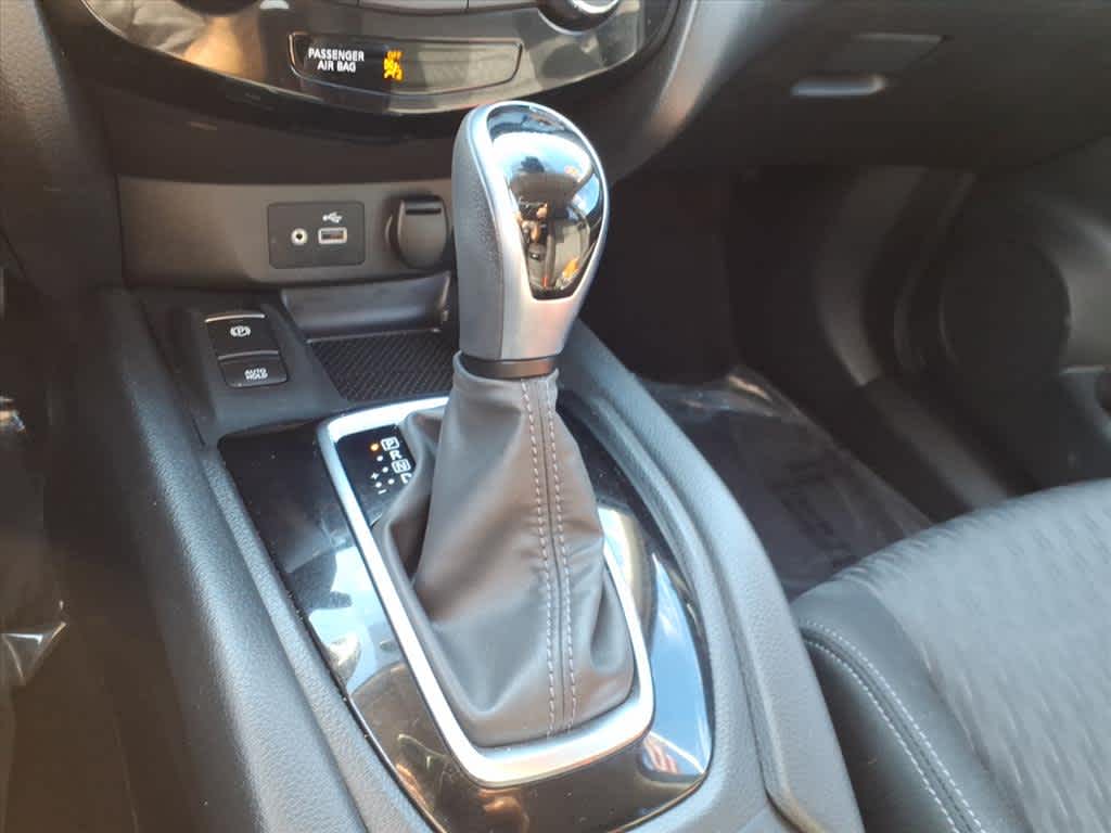 2020 Nissan Rogue SV photo 20