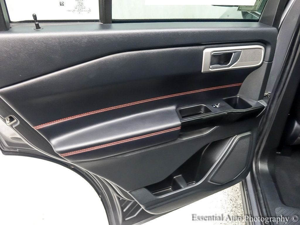 2023 Ford Explorer ST-Line photo 23