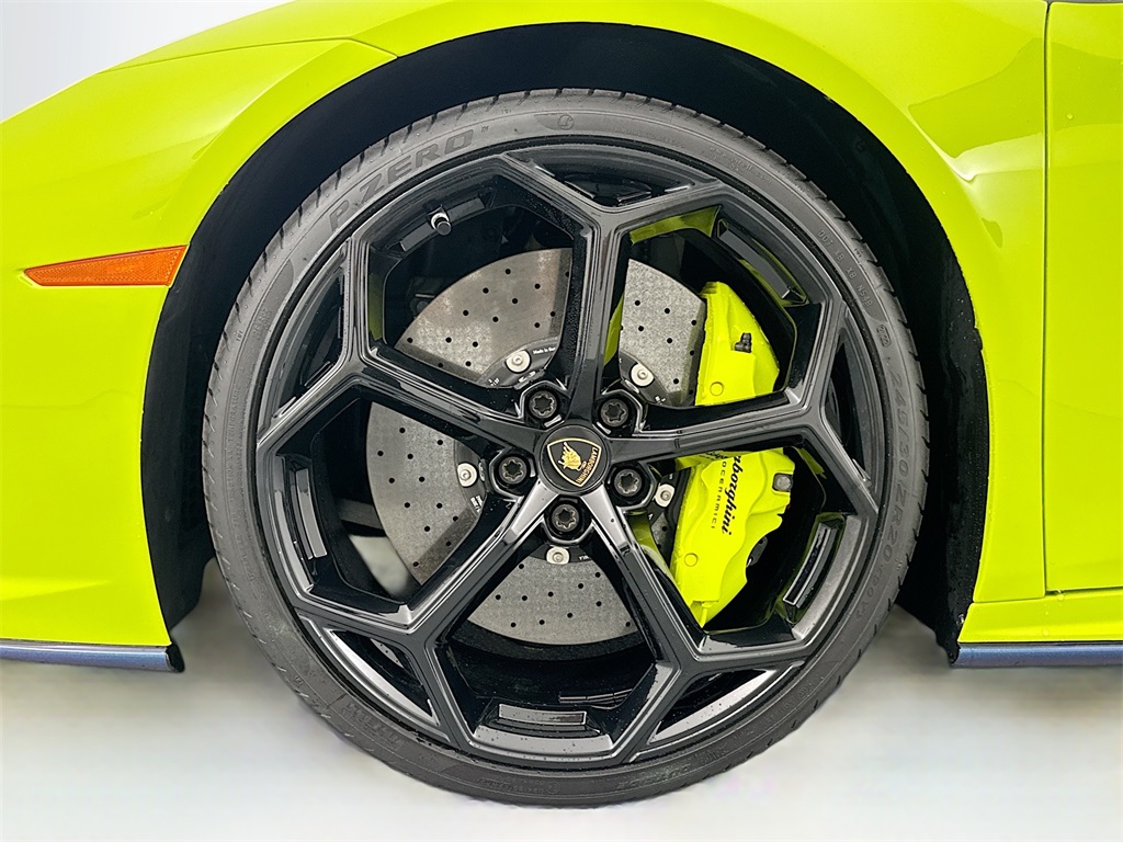 2020 Lamborghini Huracan Evo Spyder photo 32