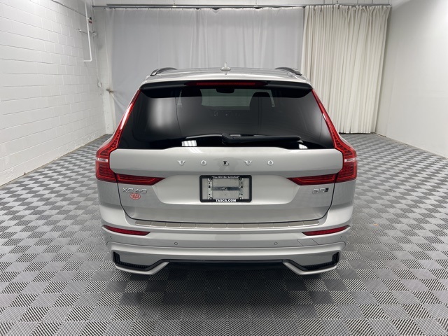 2023 Volvo XC60 B5 Plus photo 5