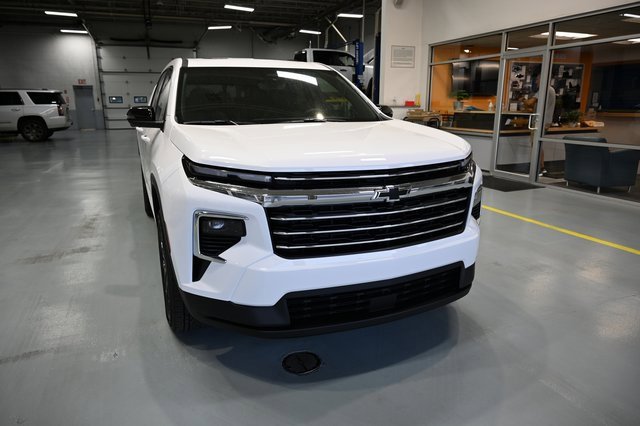2026 Chevrolet Traverse photo 2