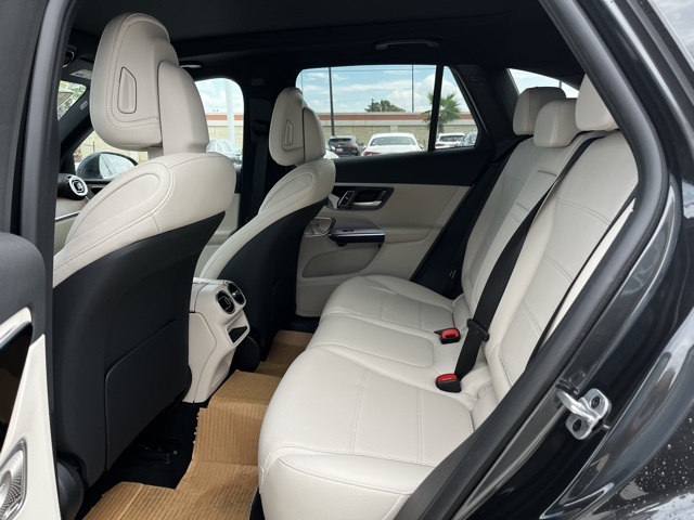 2026 Mercedes Benz GLC 300 photo 17