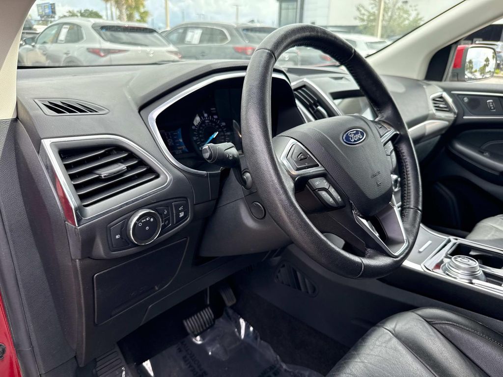 2020 Ford Edge Titanium photo 19