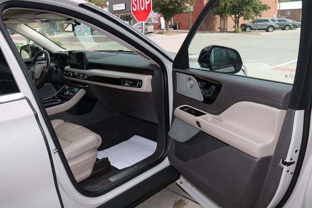 2020 Lincoln Aviator Reserve photo 25