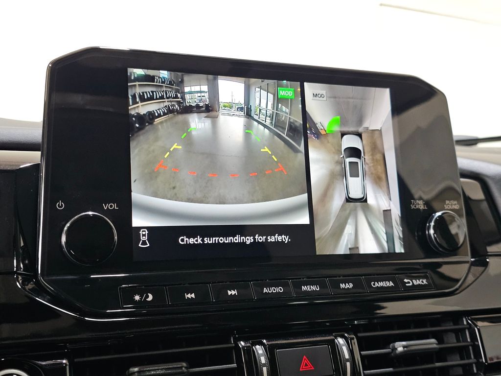 2022 Nissan Pathfinder Platinum photo 13