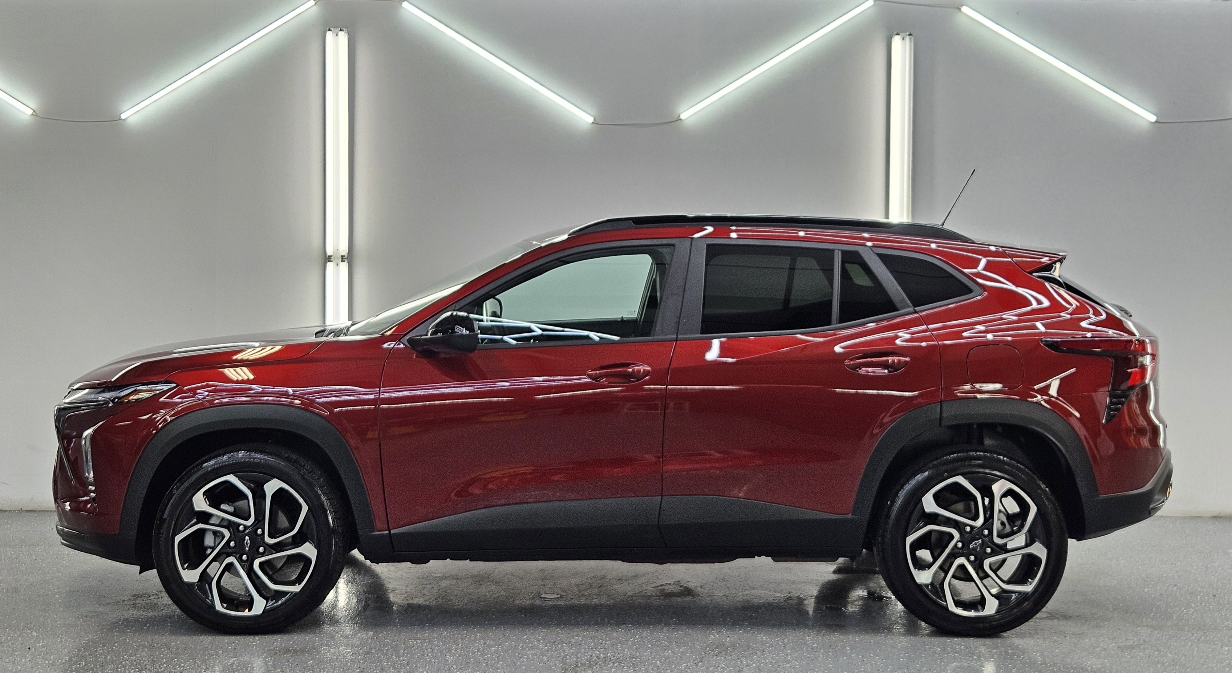 2025 Chevrolet Trax photo 2