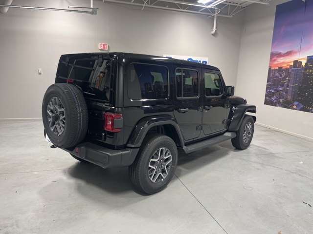 2025 Jeep Wrangler Sahara photo 3