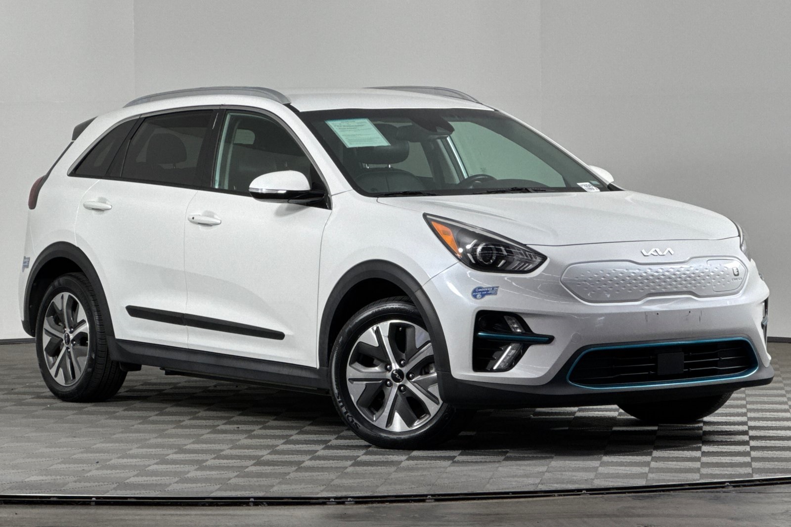Used 2022 Kia Niro EX with VIN KNDCC3LG2N5116843 for sale in Gladstone, OR