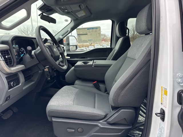 2025 Ford F-350 XLT photo 7