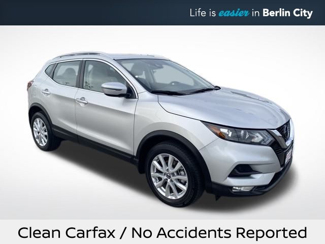 2022 Nissan Rogue Sport SV's photo