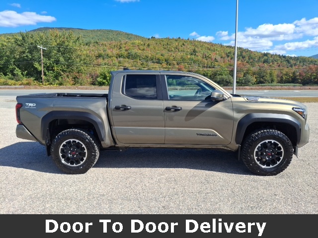 2024 Toyota Tacoma TRD photo 2