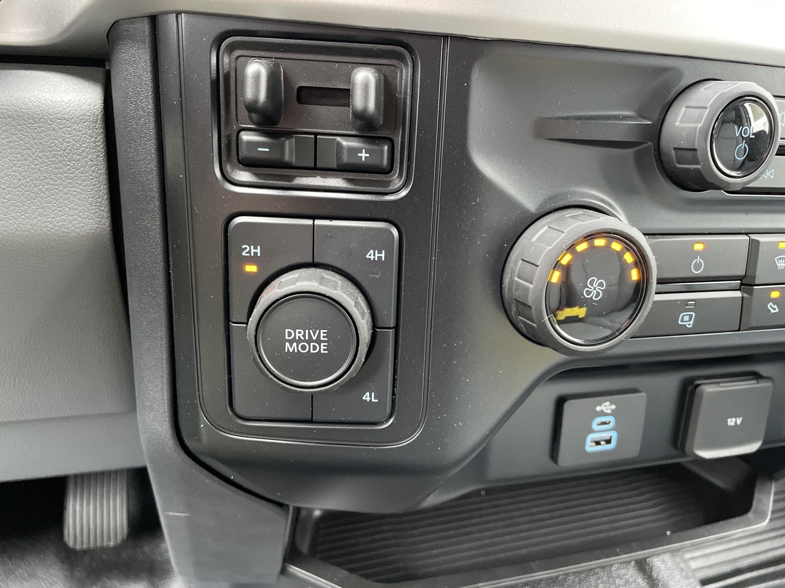 2024 Ford F-550 photo 23